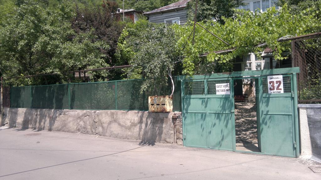 Guest House Besarioni Borjomi Bagian luar foto
